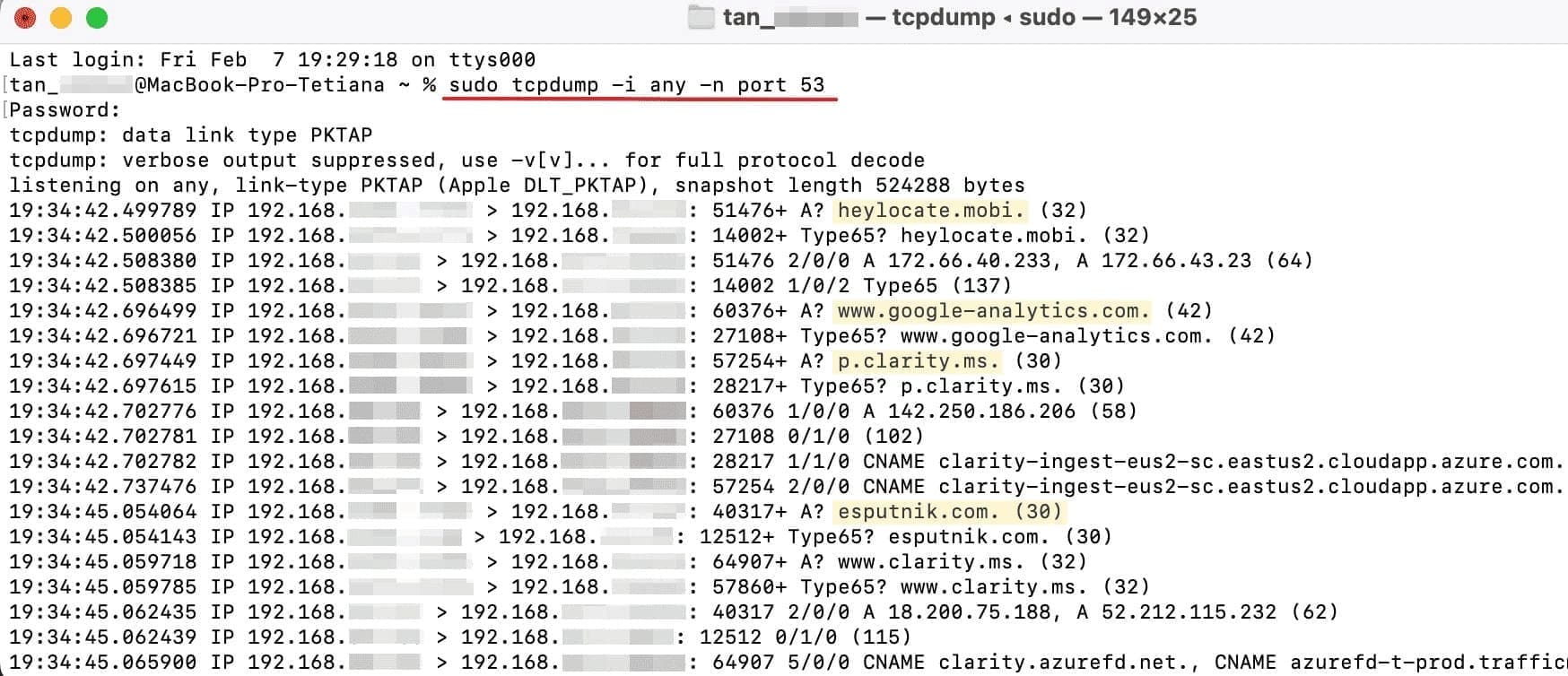 Überwachung des DNS-Verkehrs mit tcpdump auf macOS Terminal.
