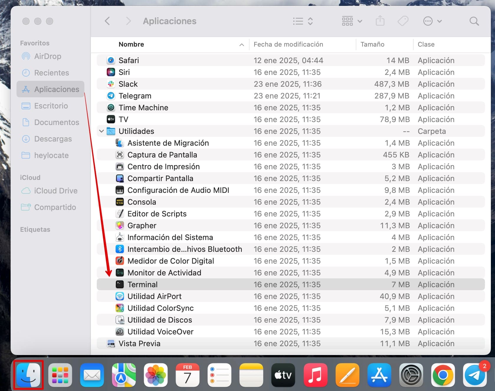 Para acceder a Terminal en Mac, ve a Finder - Aplicaciones - Carpeta de Utilidades.