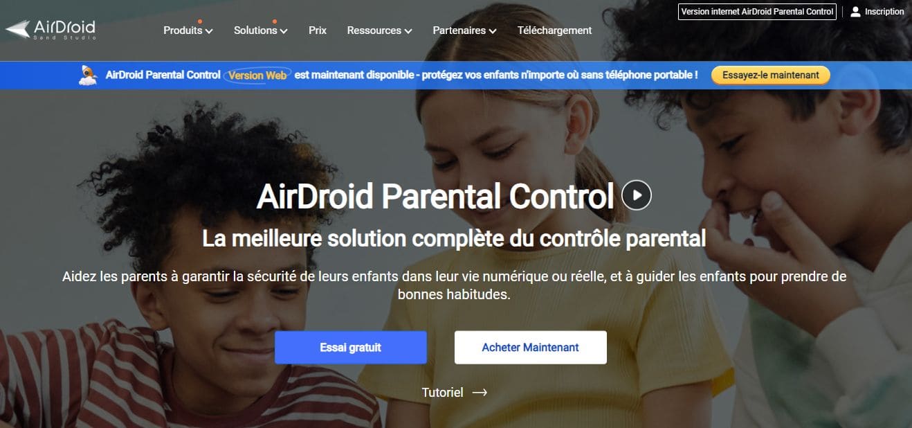 Vue du site web du contrôle parental AirDroid avec des boutons pour essayer et acheter l'application